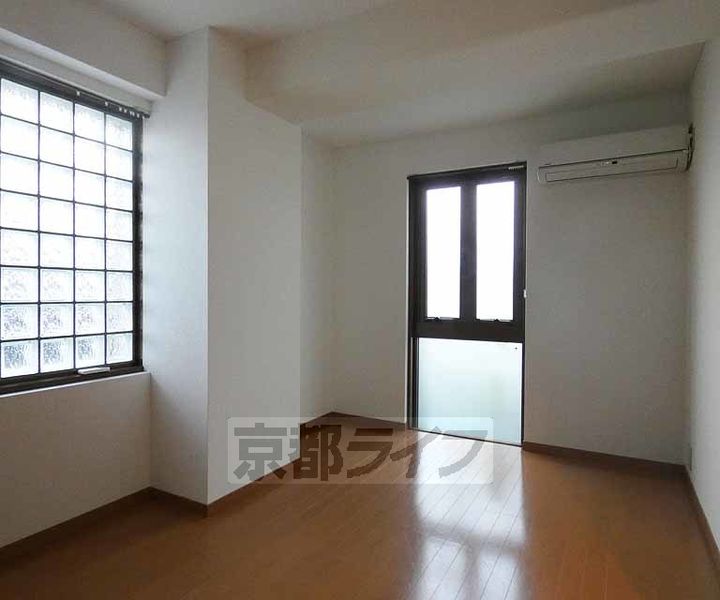 京都府京都市伏見区深草大亀谷西寺町の賃貸マンションの寝室