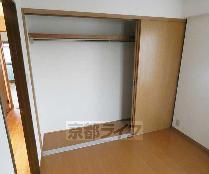 京都府京都市伏見区深草大亀谷西寺町の賃貸マンションの内装