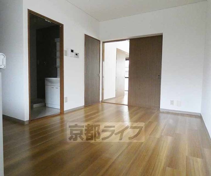 シティハイツ北村105の居間