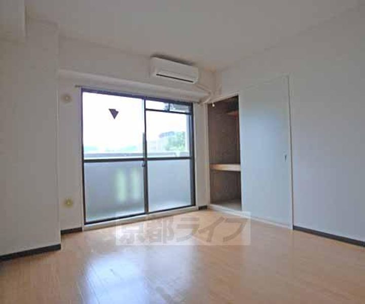 ハイツ北芳1Aの居間