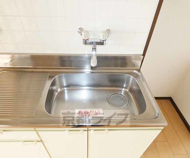 京都府京都市伏見区横大路六反畑の賃貸マンションのキッチン
