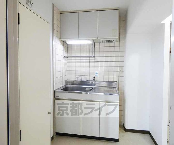 京都府京都市伏見区深草キトロ町の賃貸マンションのキッチン