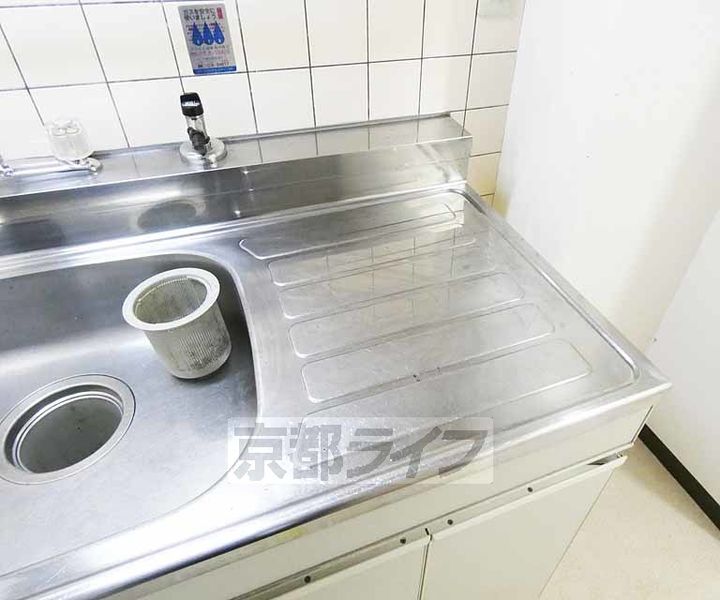 京都府京都市伏見区深草キトロ町の賃貸マンションのキッチン