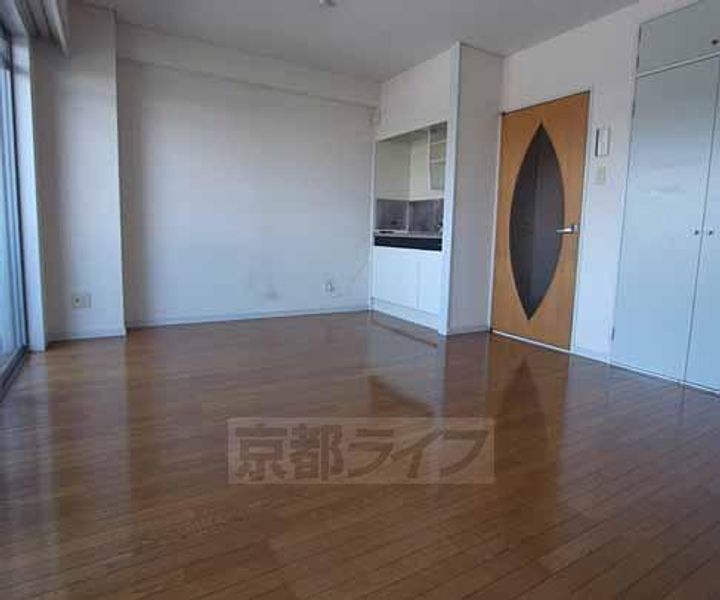 荒川ビルの居間