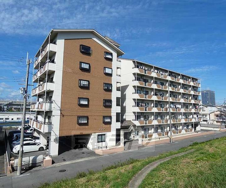 京都府京都市伏見区毛利町の賃貸マンションの外観