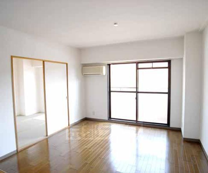 京都府京都市伏見区毛利町の賃貸マンションの居間