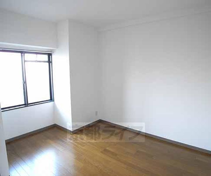 京都府京都市伏見区毛利町の賃貸マンションの居間