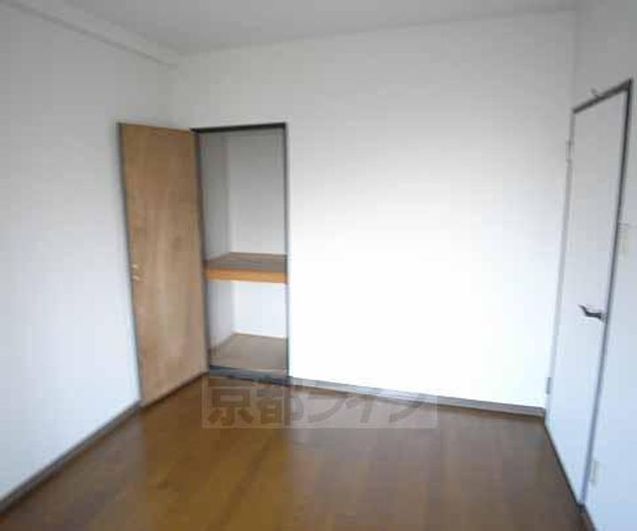 京都府京都市伏見区毛利町の賃貸マンションの居間