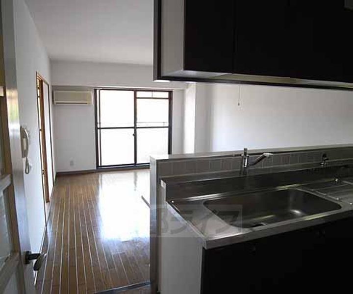 京都府京都市伏見区毛利町の賃貸マンションの居間