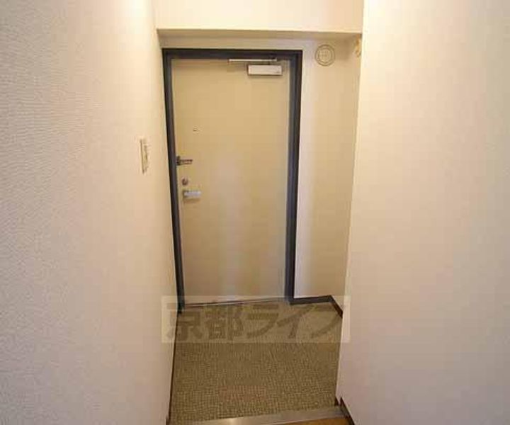 京都府京都市伏見区毛利町の賃貸マンションの玄関