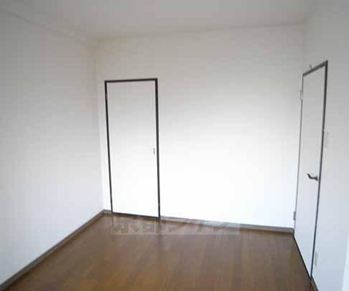 京都府京都市伏見区毛利町の賃貸マンションの居間