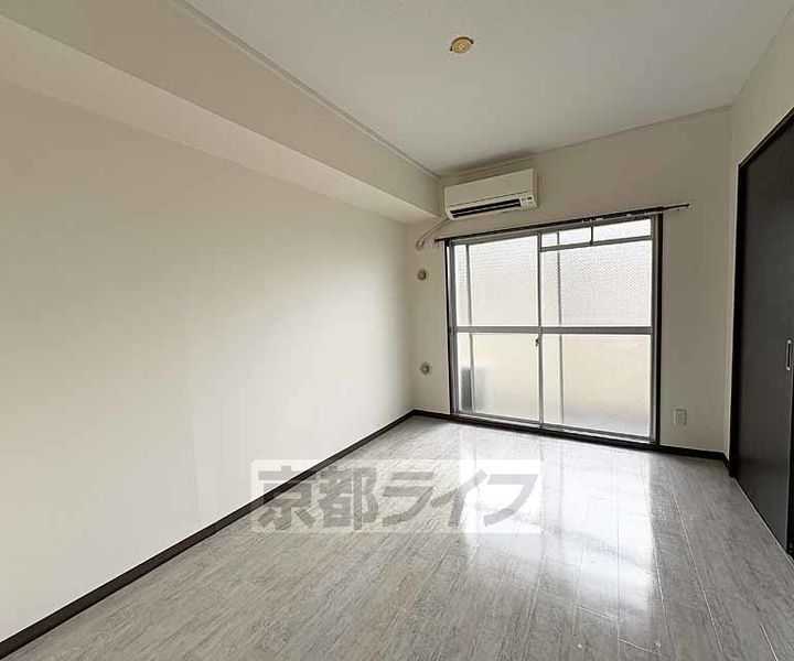 シャルム醍醐の居間