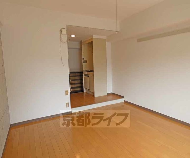 リエス新堀川408の居間