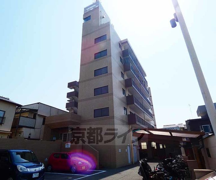 京都府京都市伏見区深草山村町の賃貸マンションの外観