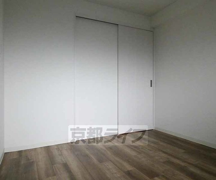 京都府京都市伏見区深草山村町の賃貸マンションの寝室