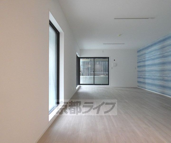 京都府京都市北区衣笠街道町の賃貸マンションの居間