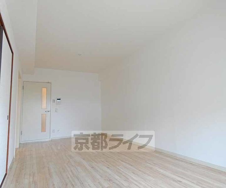 京都府京都市伏見区淀木津町の賃貸マンションの居間