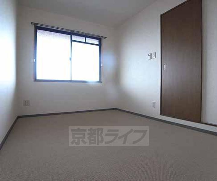 京都府京都市伏見区向島津田町の賃貸マンションの居間