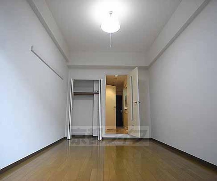 京都府京都市西京区川島粟田町の賃貸マンションの居間