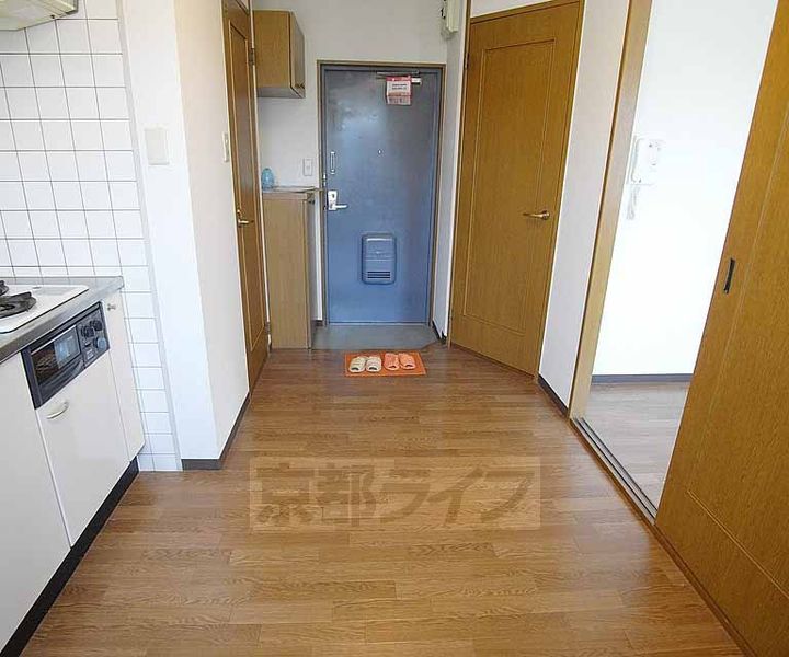 京都府京都市西京区桂上野西町の賃貸マンションの居間