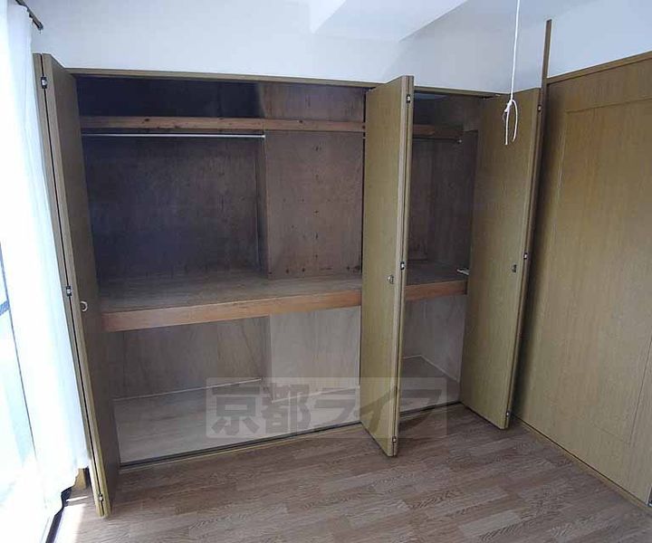 京都府京都市西京区桂上野西町の賃貸マンションの内装