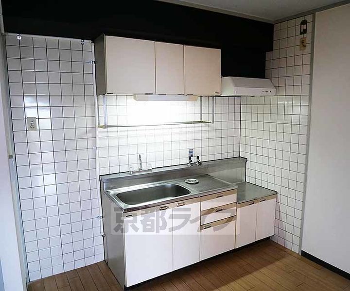 京都府京都市西京区牛ヶ瀬奥ノ防町の賃貸マンションのキッチン