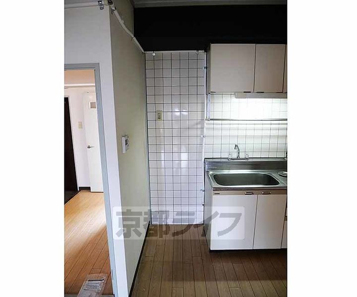 京都府京都市西京区牛ヶ瀬奥ノ防町の賃貸マンションのキッチン