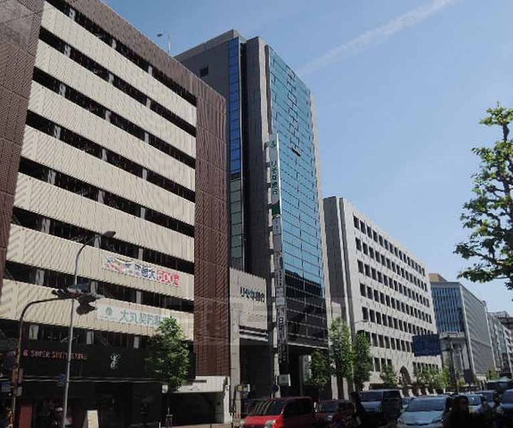 京都府京都市中京区占出山町の賃貸マンションの周辺