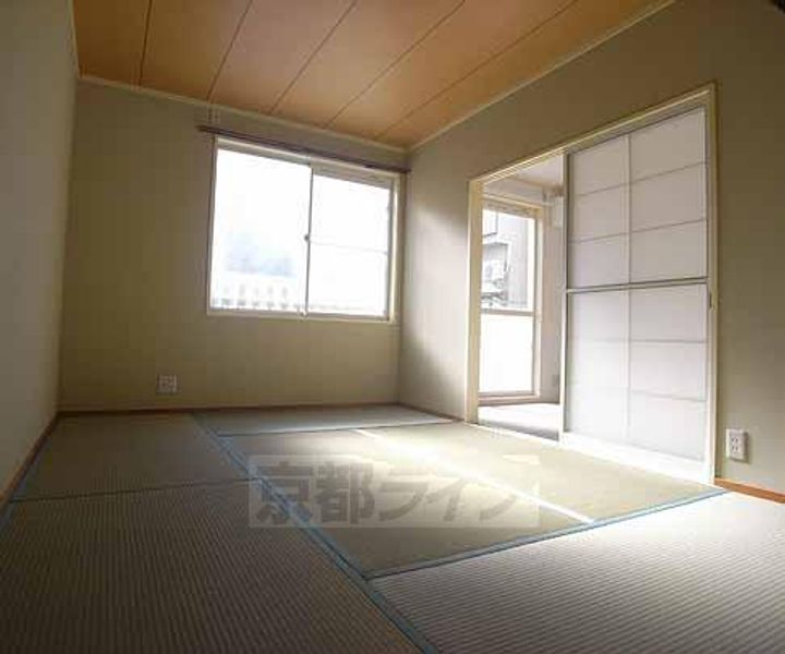 京都府京都市西京区川島寺田町の賃貸アパートの居間