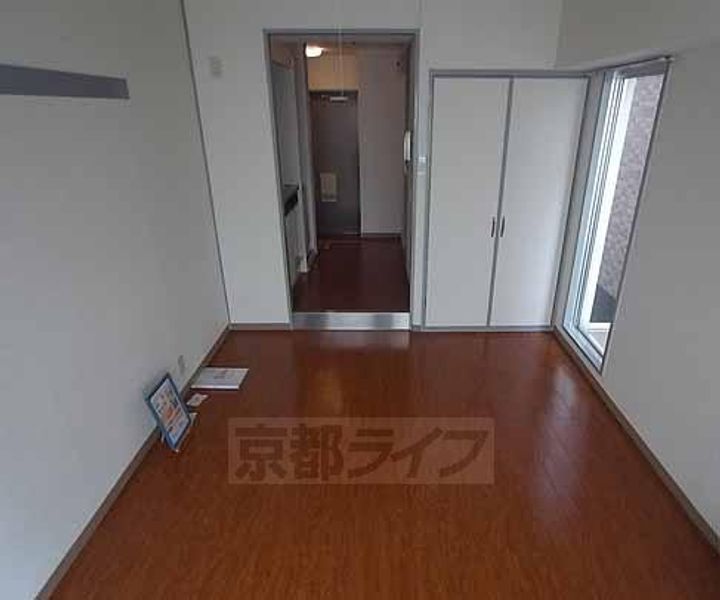 京都府京都市西京区桂徳大寺北町の賃貸マンションの居間