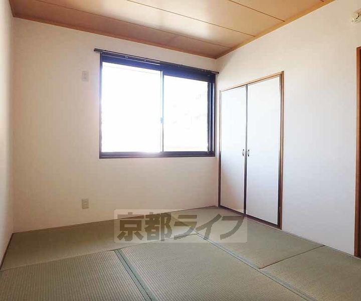 京都府京都市西京区桂徳大寺北町の賃貸アパートの居間