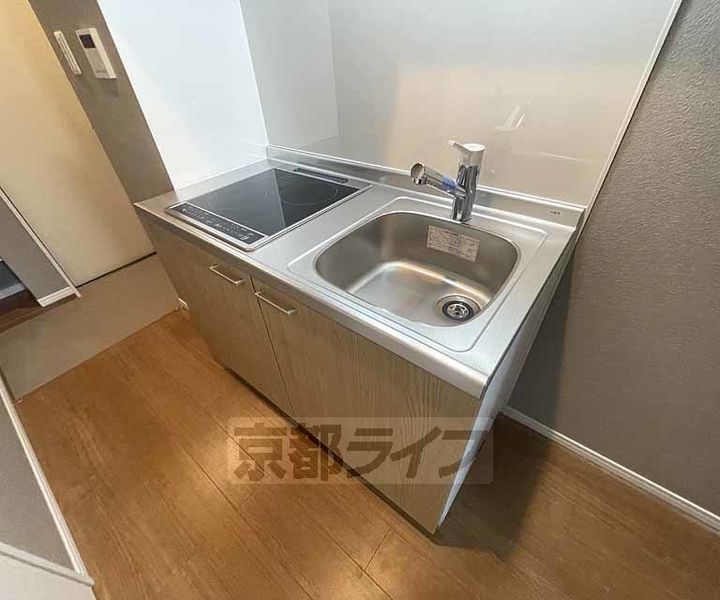 京都府京都市南区東九条明田町の賃貸アパートのキッチン
