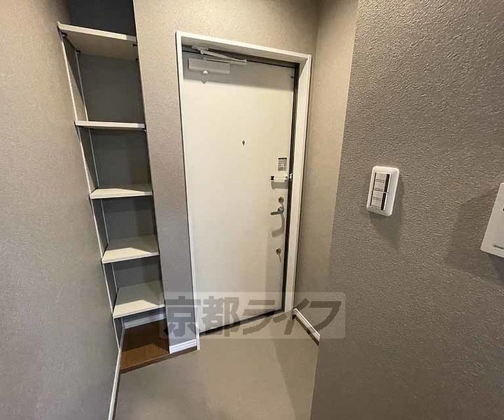 京都府京都市南区東九条明田町の賃貸アパートの玄関