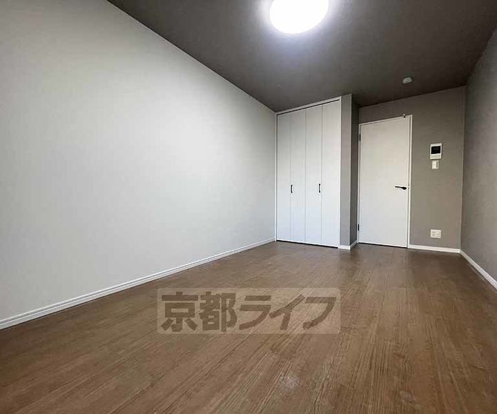 京都府京都市南区東九条明田町の賃貸アパートの居間
