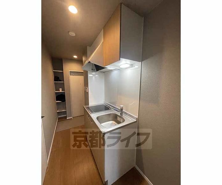 京都府京都市南区東九条明田町の賃貸アパートのキッチン