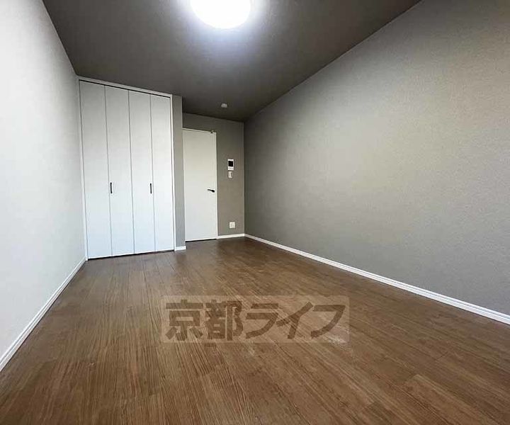 京都府京都市南区東九条明田町の賃貸アパートの居間