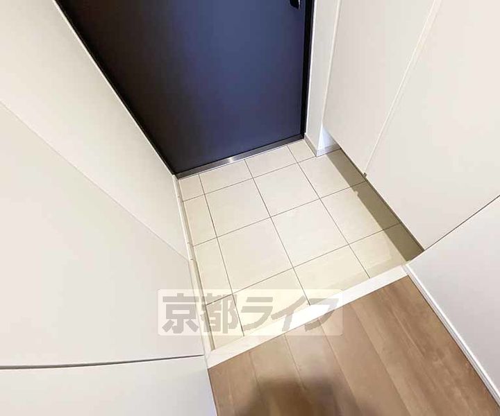 京都府京都市右京区太秦蜂岡町の賃貸マンションの玄関