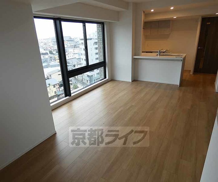 京都府京都市下京区本覚寺前町の賃貸マンションの居間