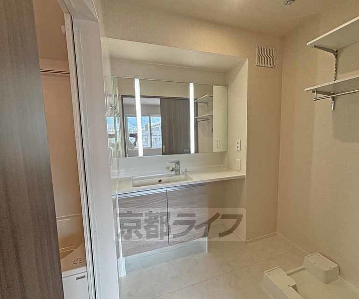 京都府京都市西京区下津林佃の賃貸アパートの内装