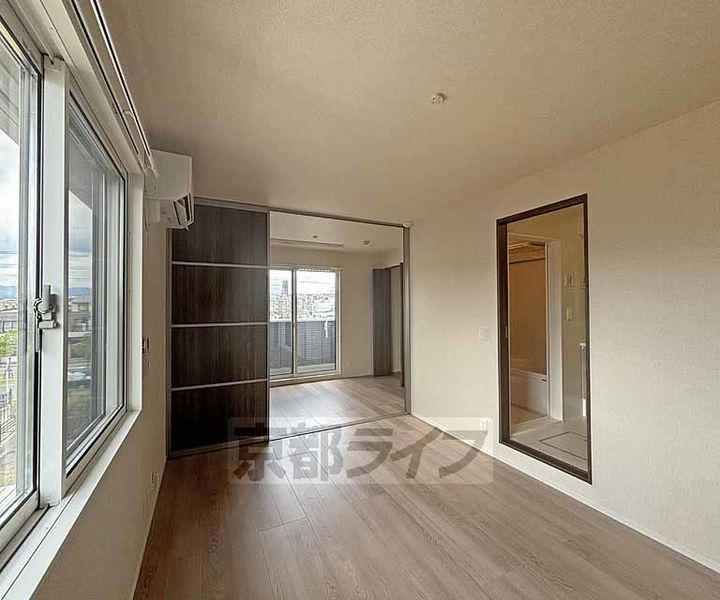 京都府京都市西京区下津林佃の賃貸アパートの居間