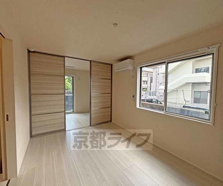 京都府京都市西京区下津林佃の賃貸アパートの居間