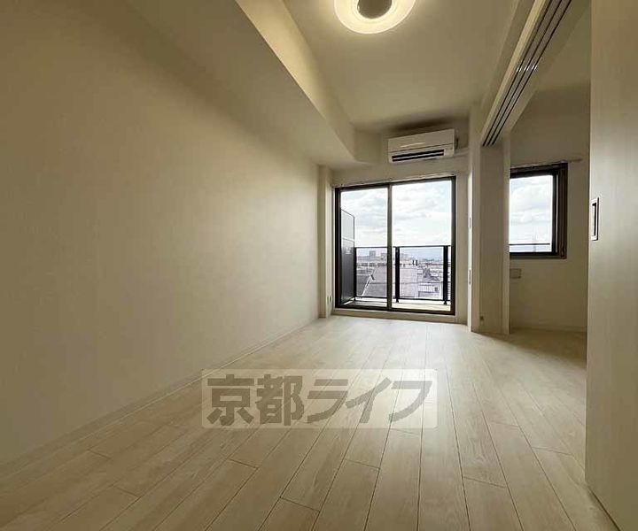 京都府京都市南区吉祥院定成町の賃貸マンションの居間