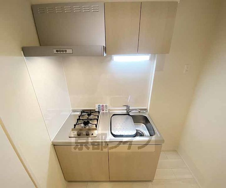 京都府京都市右京区太秦一ノ井町の賃貸アパートのキッチン