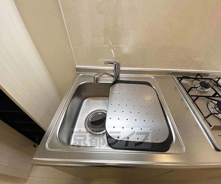 京都府京都市右京区太秦宮ノ前町の賃貸アパートのキッチン