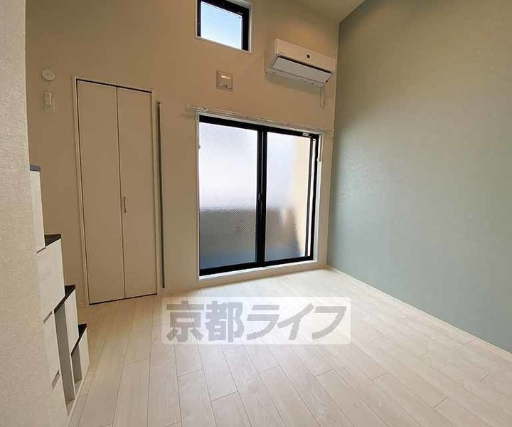 京都府京都市右京区太秦宮ノ前町の賃貸アパートの居間