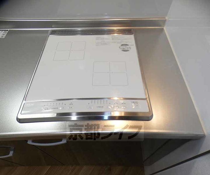 京都府京都市左京区上高野上荒蒔町の賃貸アパートのキッチン