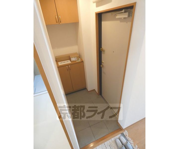 京都府京都市上京区元誓願寺通千本東入元4丁目の賃貸マンションの玄関