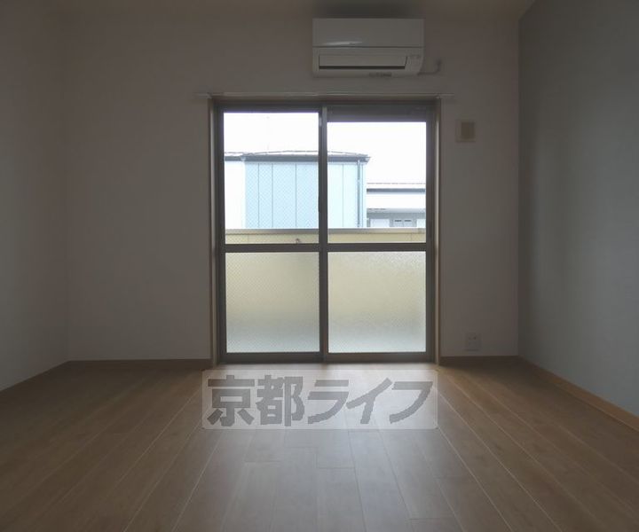 京都府京都市上京区元誓願寺通千本東入元4丁目の賃貸マンションの居間