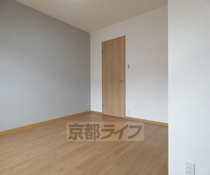 京都府京都市上京区元誓願寺通千本東入元4丁目の賃貸マンションの居間