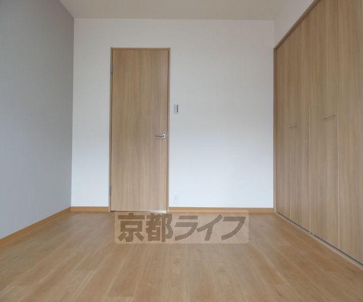 京都府京都市上京区元誓願寺通千本東入元4丁目の賃貸マンションの居間